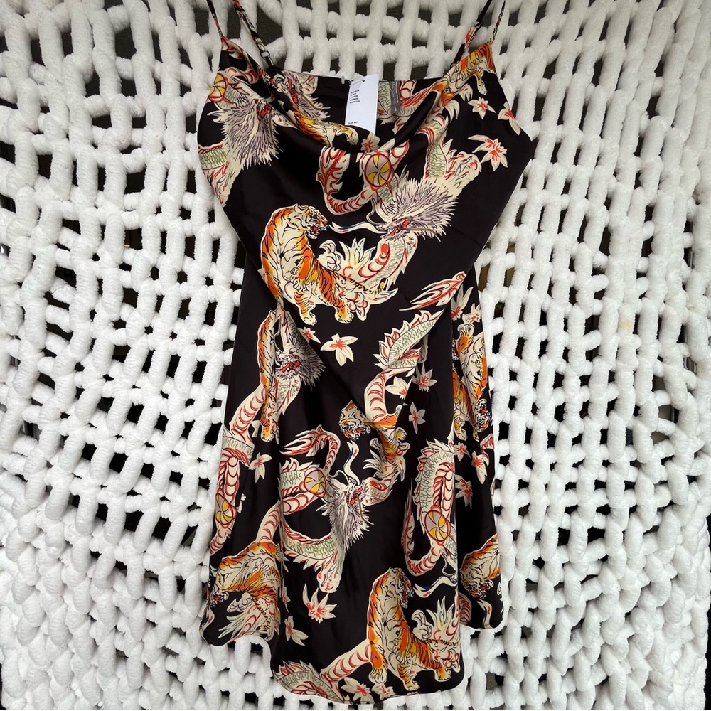 NWT | TIGERS & DRAGONS COWL NECK MINI